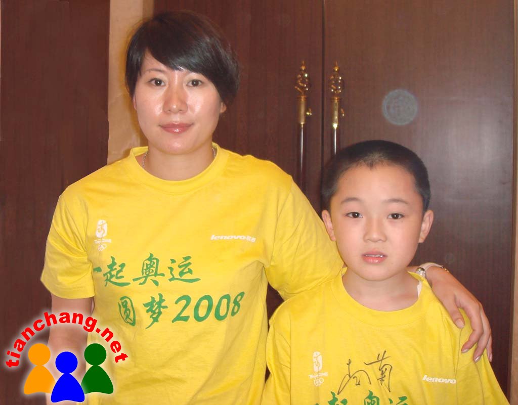 董成伟与奥运乒乓球冠军合影